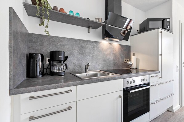 Fridge, microwave, oven, stovetop - Apartment 1 with Wi-Fi (Weddingstedt)