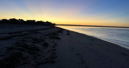 Dune Sea - Modern 2 storey , Beachfront! Off Peak special available!
