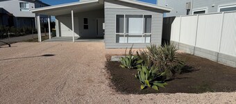 Dune Sea - Modern 2 storey , Beachfront! Off Peak special available!