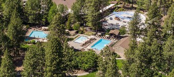 New Listing! Modern Mountain Basecamp @ 7th Mountain Resort!