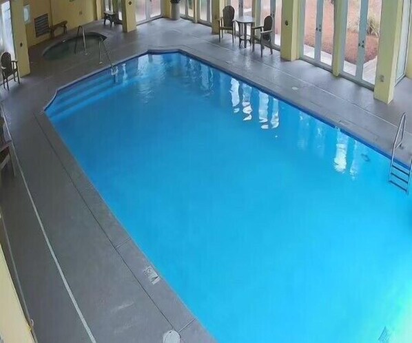 Innenpool, beheizter Pool