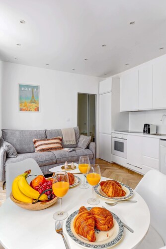 Charming 1BR Near Eiffel Tower - Sleeps 4