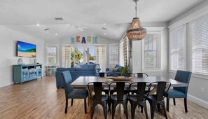 Dining - Seaside Magnolia~1 Block to Pine Ave, Heated Pool! (Anna Maria)