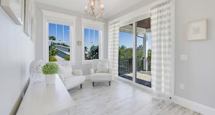 Spacious 7-bedroom home in Anna Maria~ Putt Putt, Ping Pong, 3 blocks to beach!