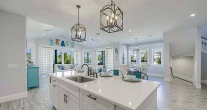 Seaside Magnolia~1 Block to Pine Ave, Heated Pool!