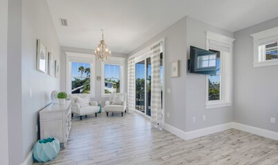 Spacious 7-bedroom home in Anna Maria~ Putt Putt, Ping Pong, 3 blocks to beach!