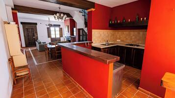 Casa básica | Cocina privada | Nevera en la zona común y microondas en la zona común