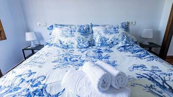 Hypo-allergenic bedding, free WiFi, bed sheets