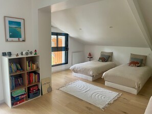 4 bedrooms, iron/ironing board, free WiFi, bed sheets
