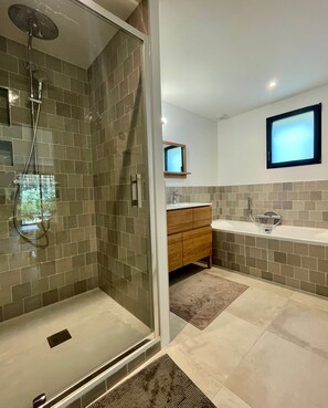 Shower, towels