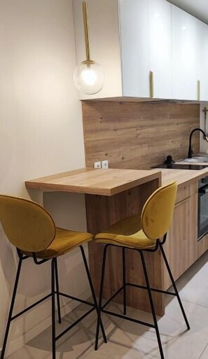 Micro-ondes, four, plaque de cuisson, lave-vaisselle