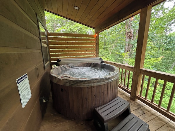 Outdoor spa tub