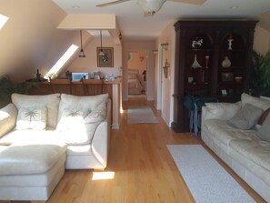 TV, DVD player -
Cozy 1-bedroom apartment in charming Gloucester overlooking a small beach. (Gloucester)