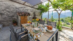 Outdoor dining - Casa Bandoni, Bagni di Lucca, Lucca and Viareggio (Bagni di Lucca)