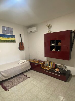 2 chambres, fer et planche à repasser, Wi-Fi gratuit, draps fournis