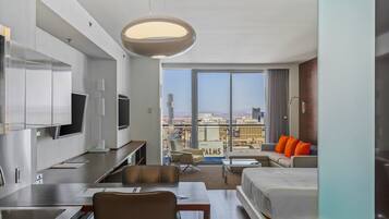 1 bedroom, desk, iron/ironing board, WiFi