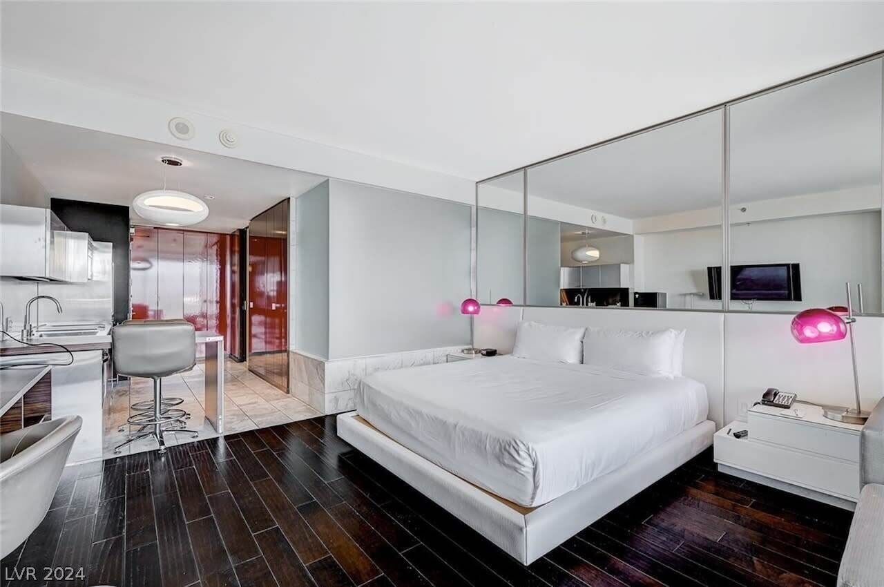 Iron/ironing board, WiFi