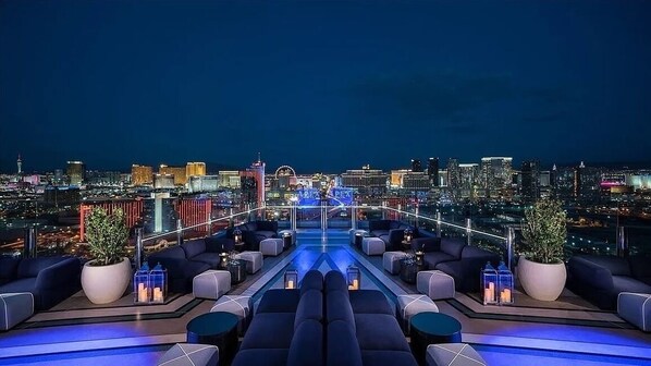 Property grounds - Stunning High-Floor Strip Views | Balcony 35309 (Las Vegas)