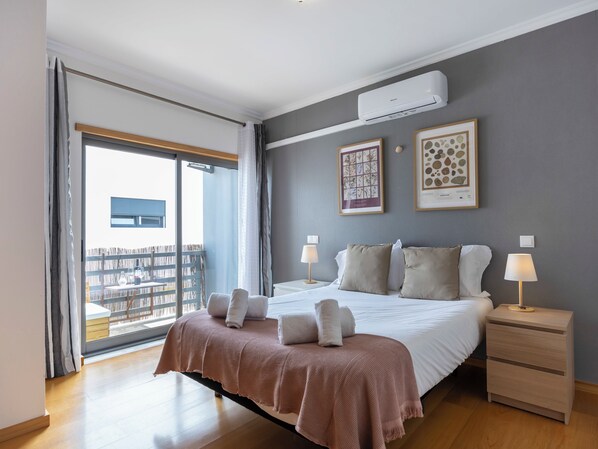 2 chambres, lit de bébé portatif, Wi-Fi, literie fournie