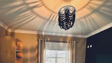2 chambres, fer et planche Ă  repasser