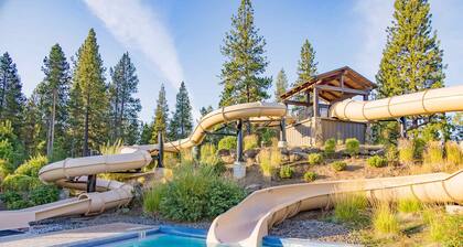 Family-Friendly Fun at Oregon Loop Getaway– Sleeps 9 + Hot Tub + Bikes + Pet-Fr