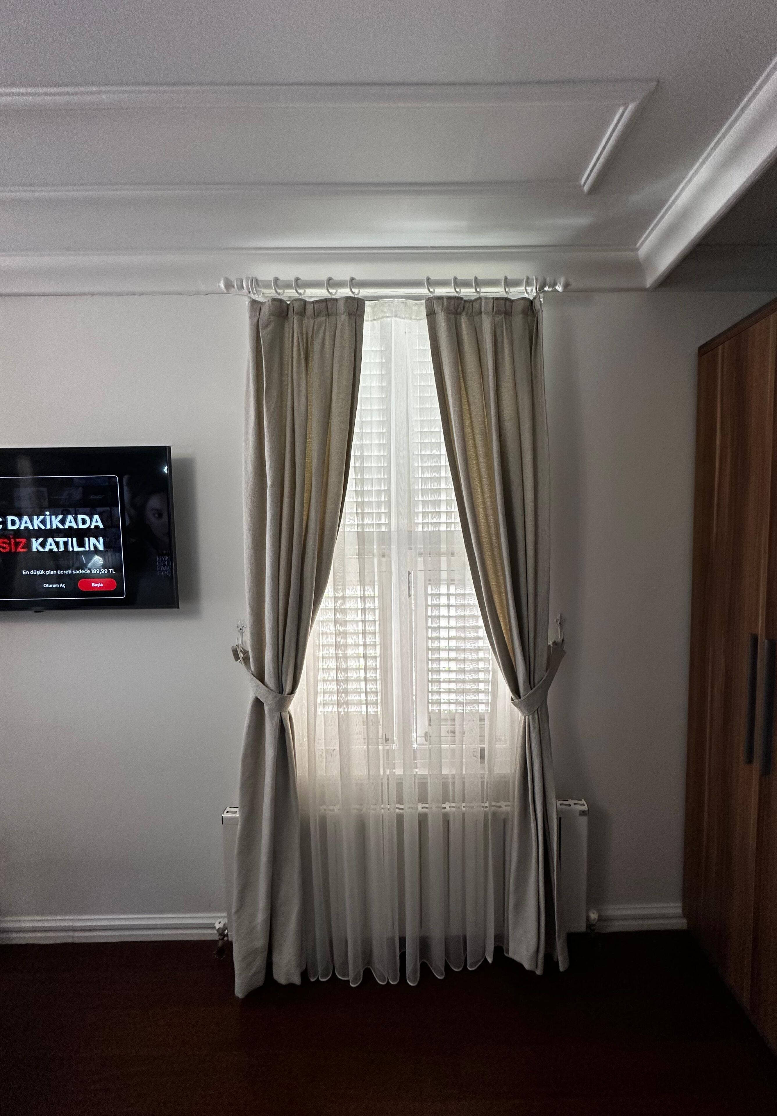 Laptop workspace, iron/ironing board, free WiFi