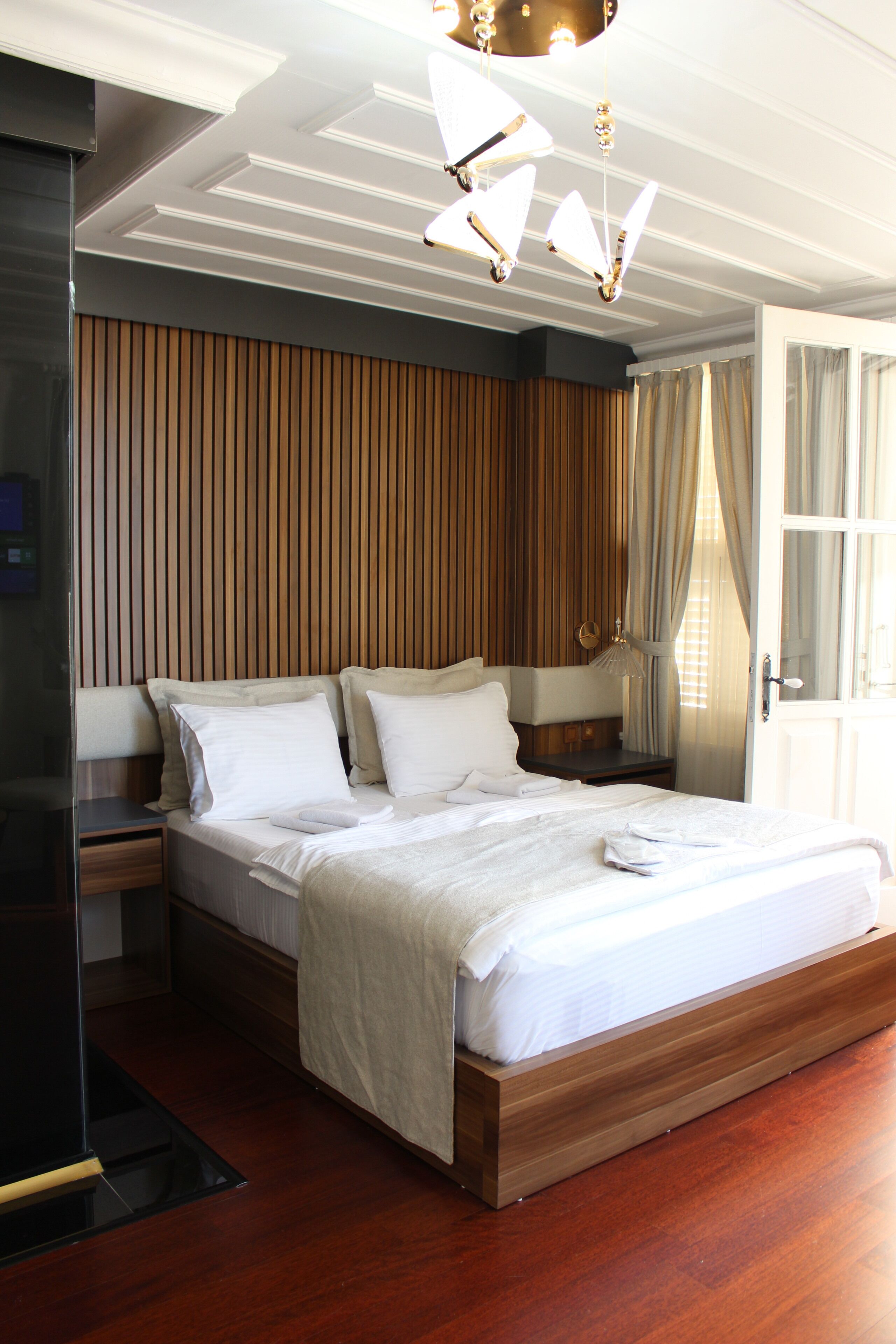 Luxury Suite | Laptop workspace, iron/ironing board, free WiFi