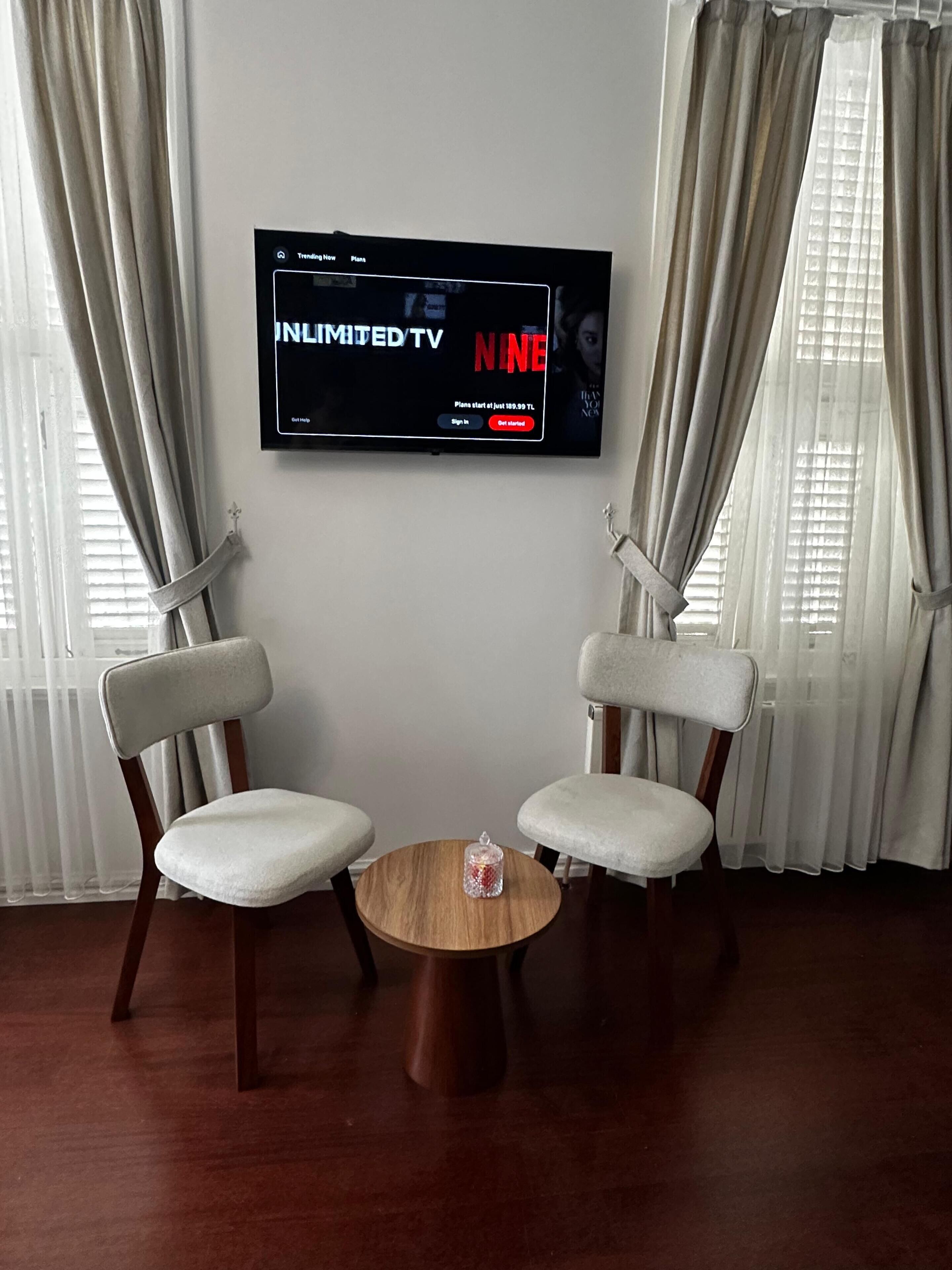 Suíte luxo, vista para a cidade | Espaço de trabalho para notebook, ferros/tábuas de passar roupa