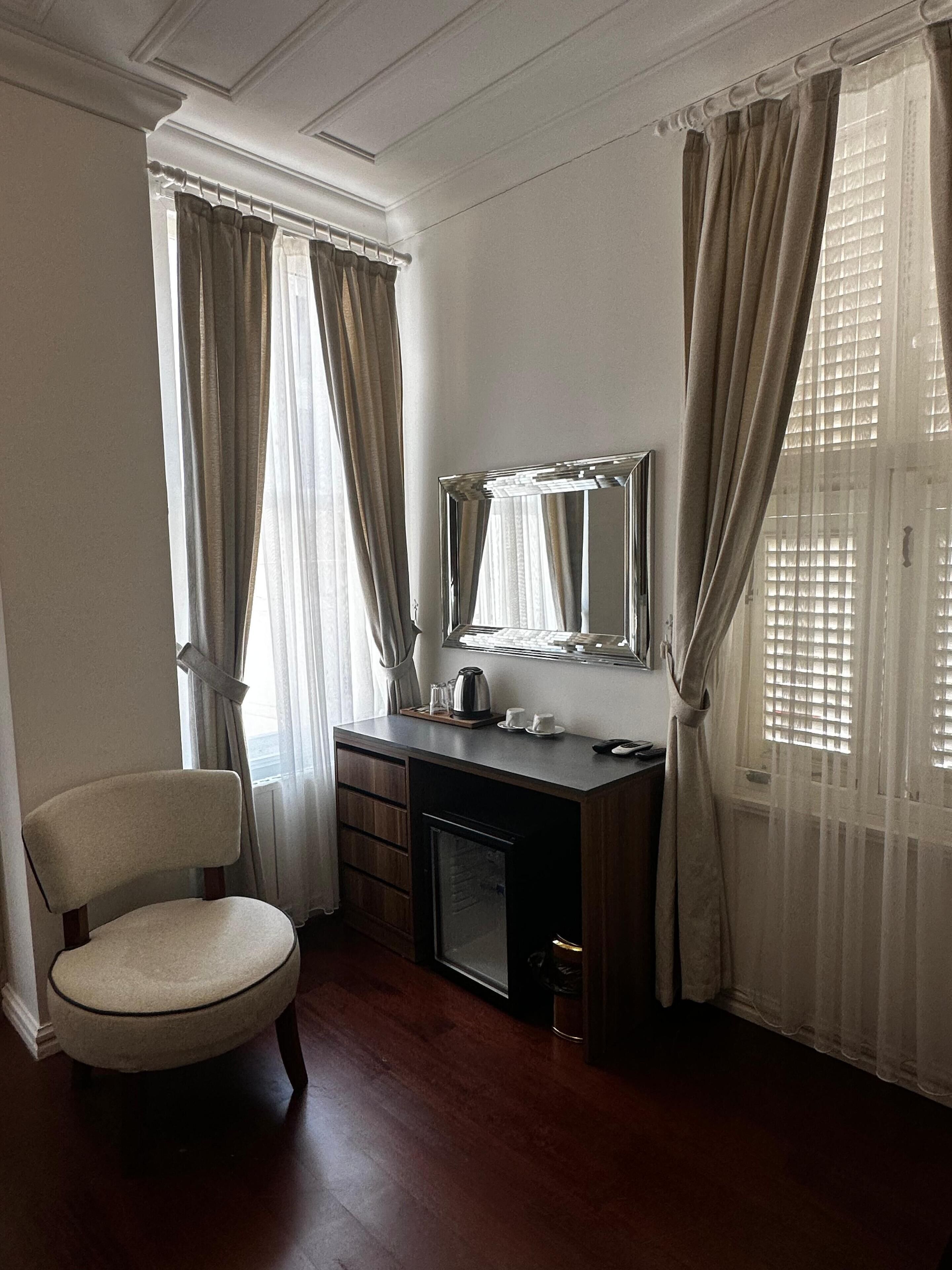 Laptop workspace, iron/ironing board, free WiFi