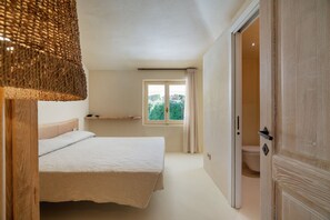 3 makuuhuonetta, vauvan matkasänky