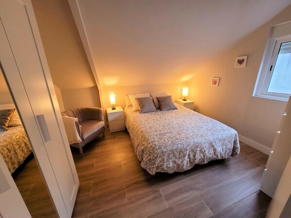 2 bedrooms, iron/ironing board, WiFi, bed sheets