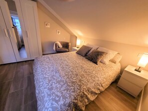 2 bedrooms, iron/ironing board, WiFi, bed sheets