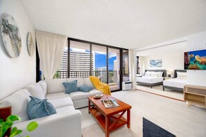 Smart TV - Nicely Remodeled, 5mins to Waikiki Beach + Parking (Honolulu)