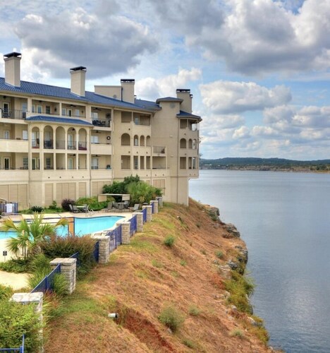 Cozy 2-bedroom condo sitting on Lake Travis in peaceful Lago Vista.