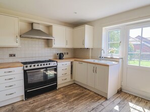 Dishwasher, cookware/dishes/utensils