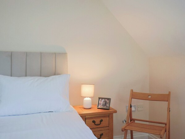 5 bedrooms, individually decorated, individually furnished, free WiFi