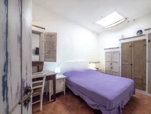 Comfort-Apartment | Verdunkelungsvorhänge, schallisolierte Zimmer, Bügeleisen/Bügelbrett