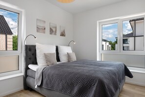 3 bedrooms, WiFi - Holiday Home 'Das Strandhaus' with Private Terrace, Private Garden and Wi-Fi (Lembruch)