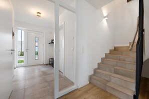 Interior - Holiday Home 'Das Strandhaus' with Private Terrace, Private Garden and Wi-Fi (Lembruch)