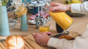 Free daily continental breakfast