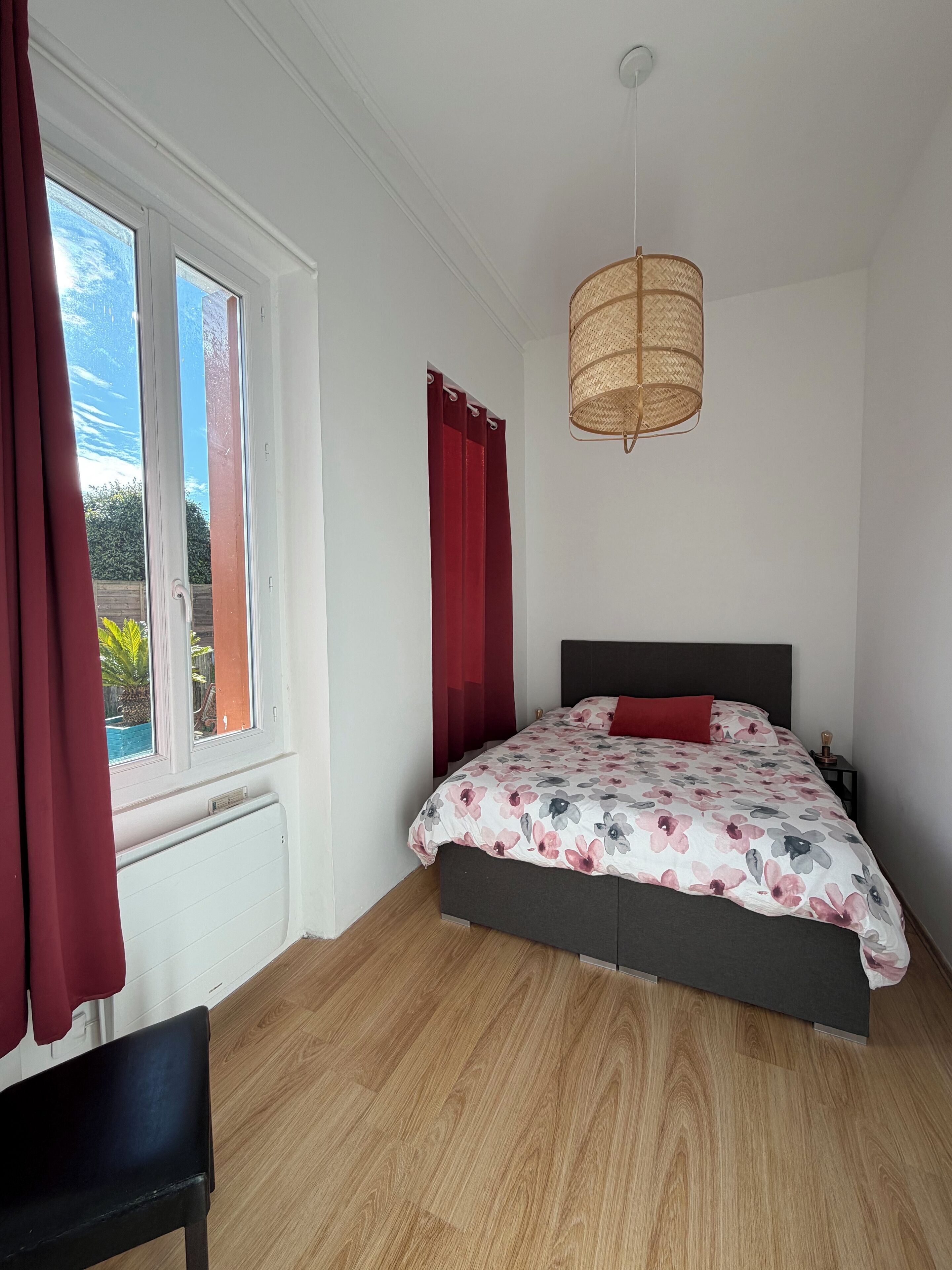 2 bedrooms, iron/ironing board, bed sheets