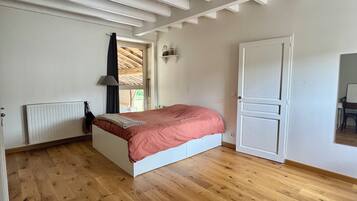 4 chambres, fer et planche Ă  repasser, Wi-Fi, draps fournis