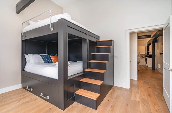 2 bedrooms, desk, iron/ironing board, travel cot