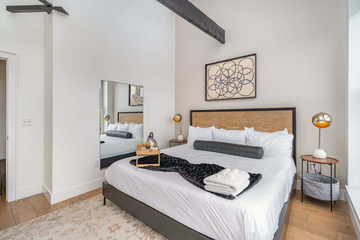 2 bedrooms, desk, iron/ironing board, travel cot