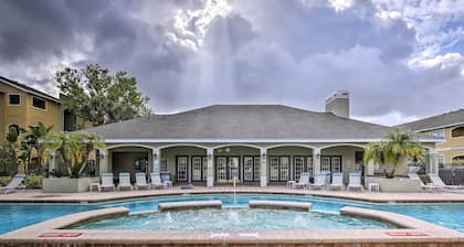 4 Mi to Clearwater Beach: Apt w/ Community Pool!