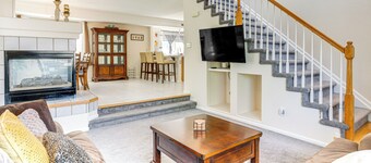 Pet-friendly Retreat w/ Fenced Yard in Denver