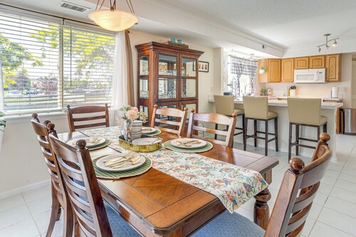 Pet-friendly Retreat w/ Fenced Yard in Denver