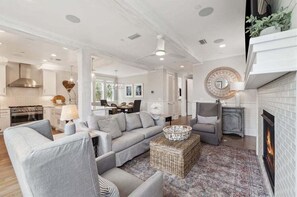 Smart-TV, Kamin, Tischfußball