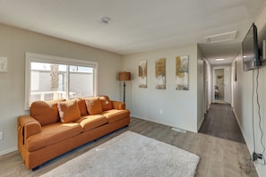 House (2 Bedrooms) | Interior - Riverfront Bullhead City Home, Near Casinos (Bullhead City)