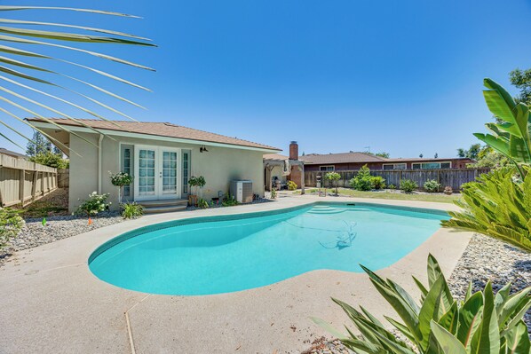 House (3 Bedrooms) | Front of property